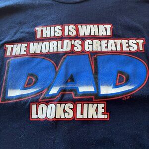 This is what the World's Greatest Dad looks like tshirt - XXL - Gildan